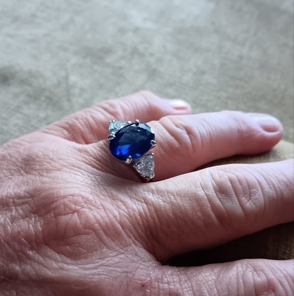 Silver Tone Blue and Clear Glass Ring - Picture 8 of 10